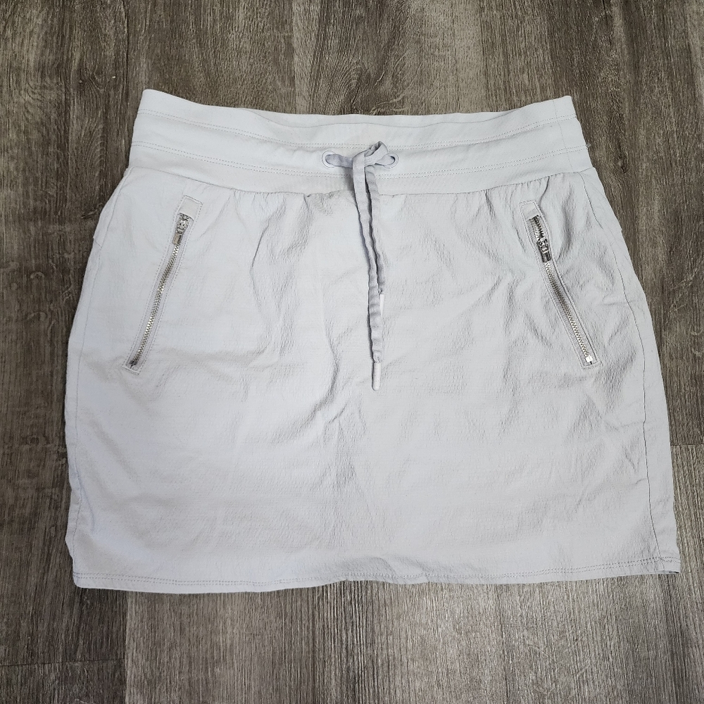 Athleta trekkie North Skort Size 6 Light Gray Drawstring Zip Pockets Tennis Golf